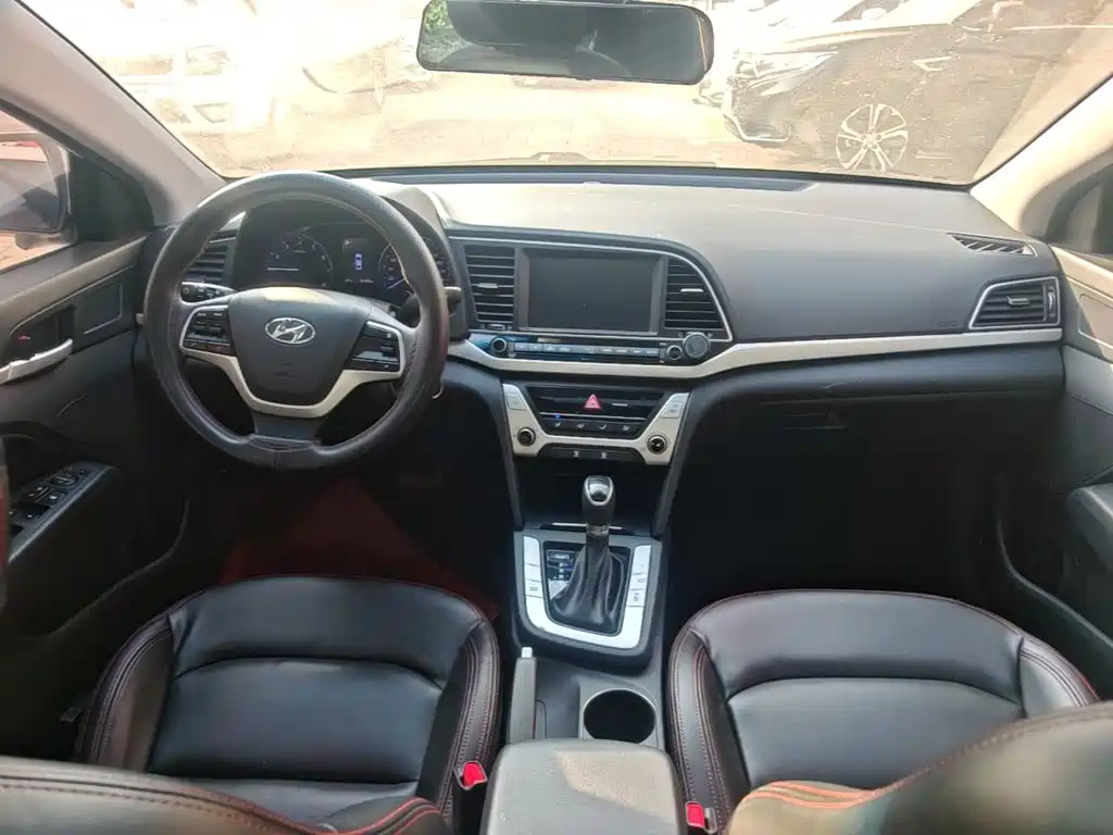 Hyundai Elantra — миниатюра 10