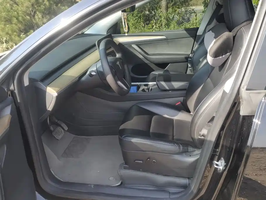 Tesla Model Y — миниатюра 9