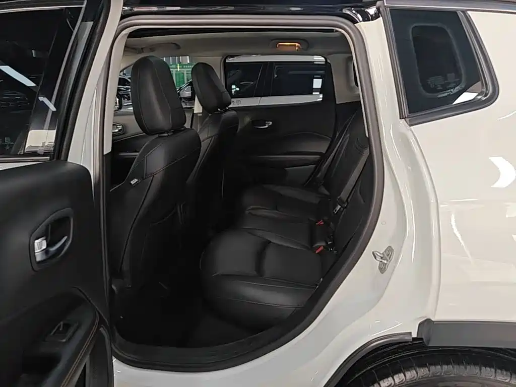 Jeep Compass — миниатюра 17