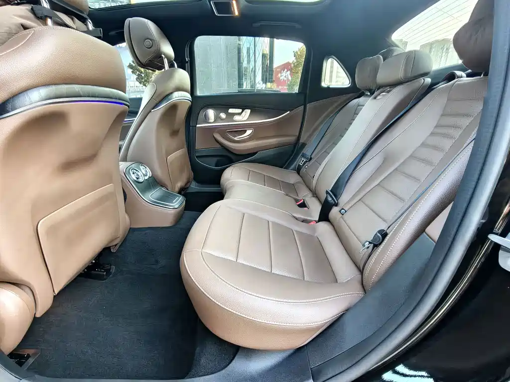 Mercedes-Benz E-Class — миниатюра 16