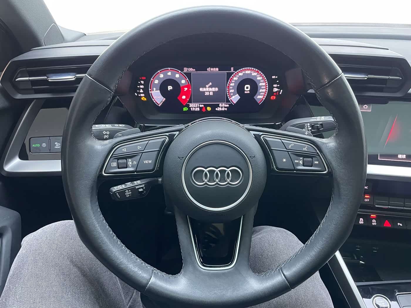 Audi A3 1.4 л 2023 г. Белый, пробег 20000 км