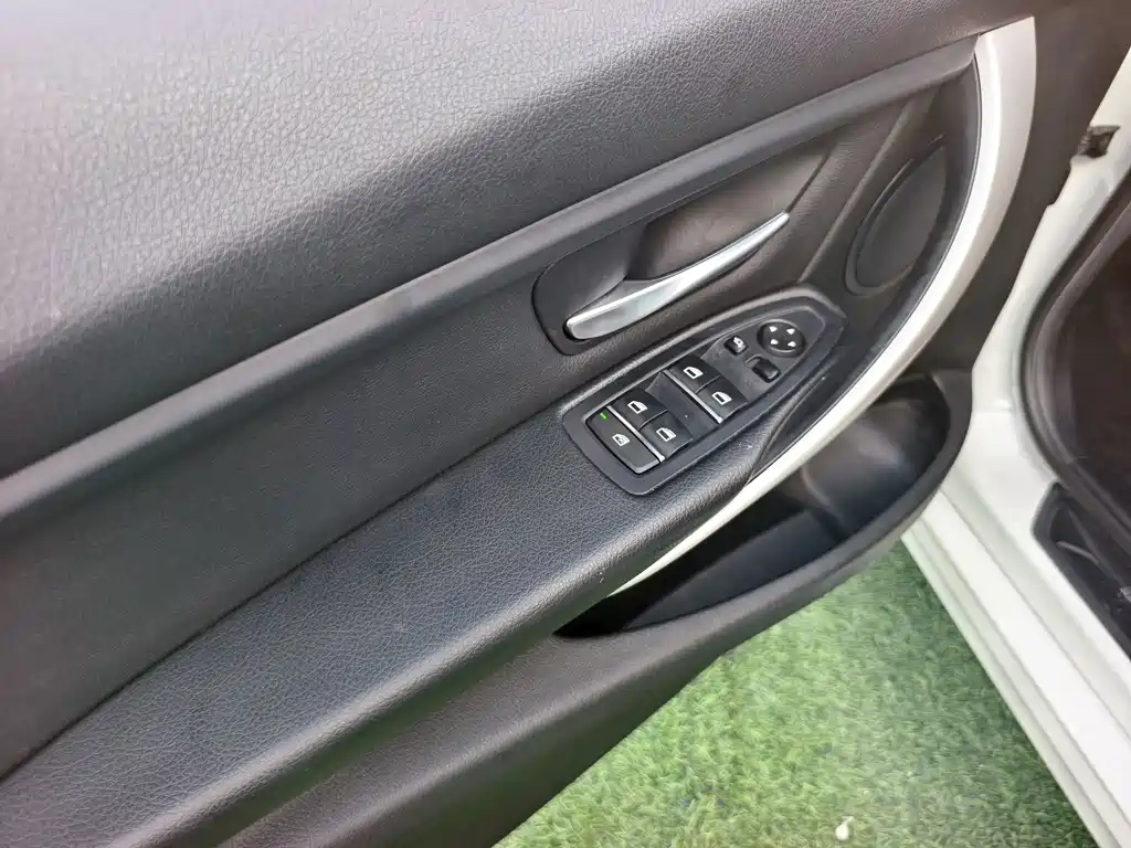 BMW 3 Series — миниатюра 6