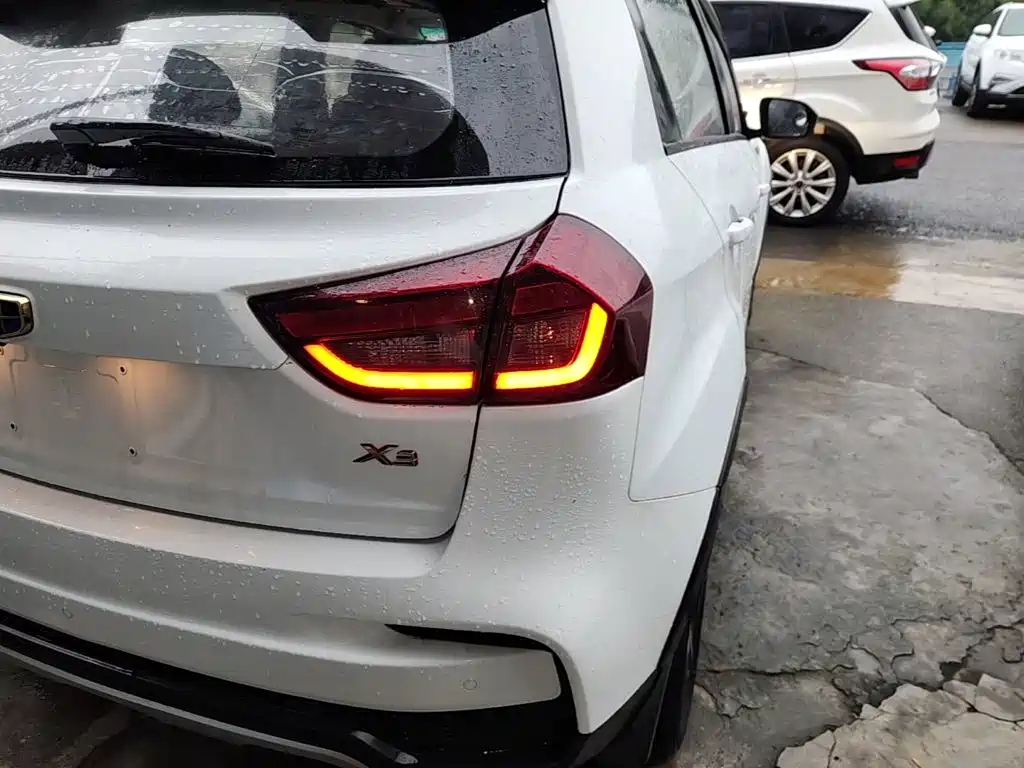 Geely Vision X3 — миниатюра 8