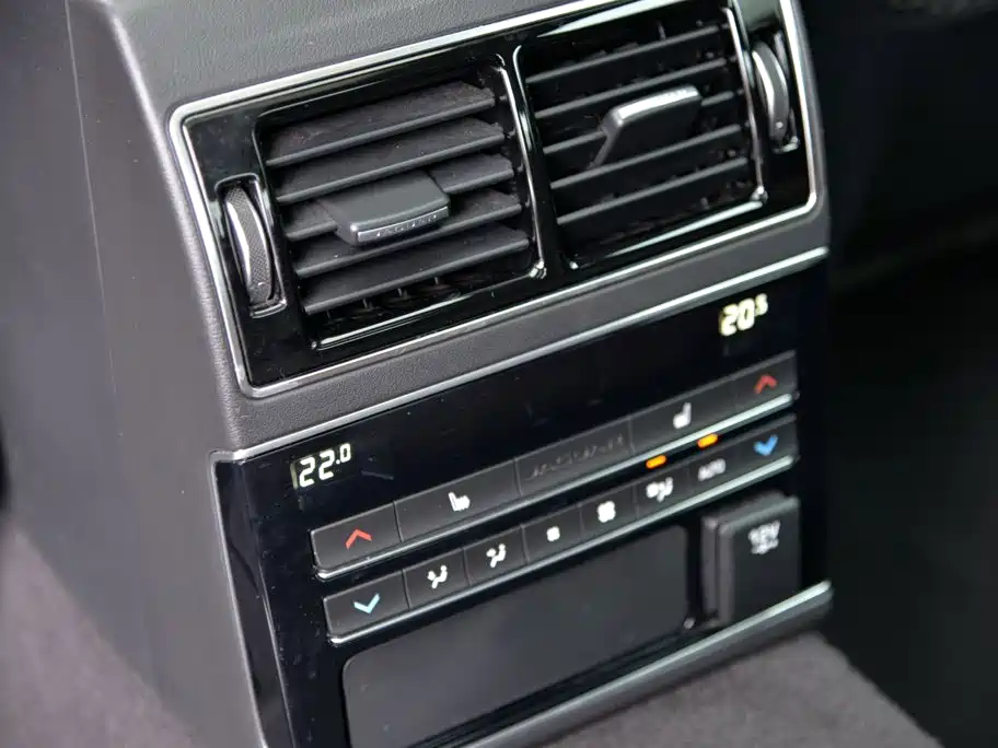 Jaguar XFL — миниатюра 10