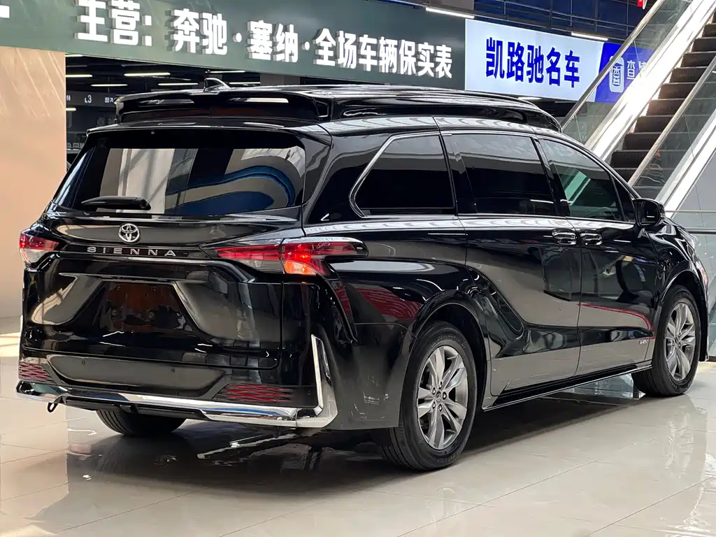Toyota Sienna — миниатюра 17