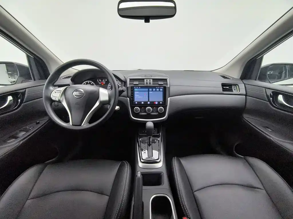 Nissan Tiida — миниатюра 5