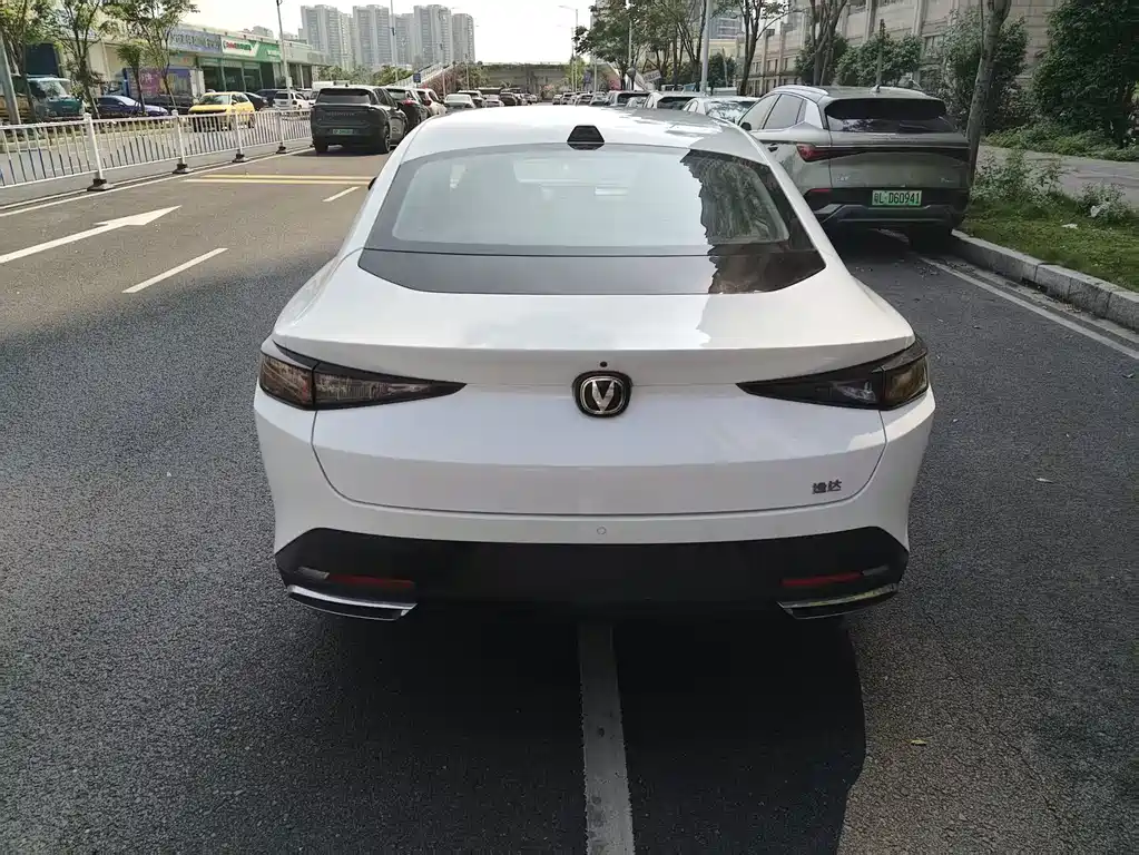 Changan Yida — миниатюра 10