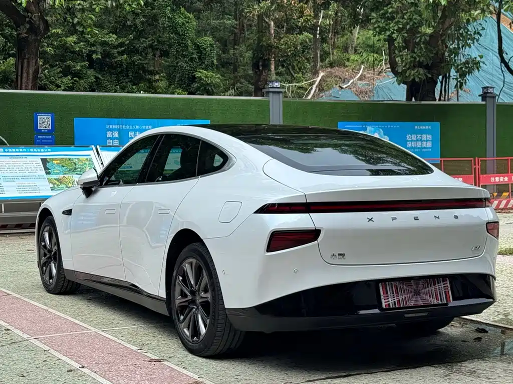 XPeng P7 — миниатюра 4