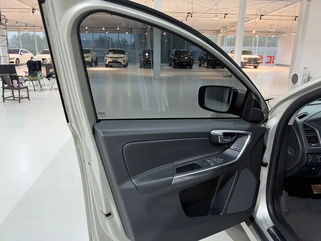 Volvo XC60 — миниатюра 12