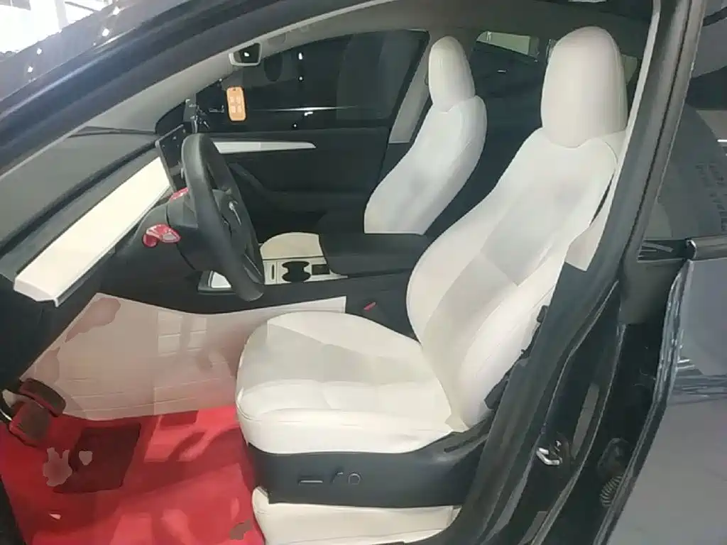 Tesla Model Y — миниатюра 15