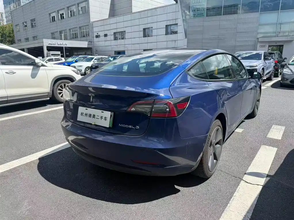 Tesla Model 3 — миниатюра 4