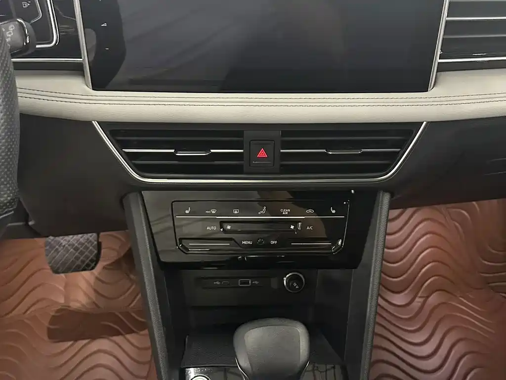 Volkswagen Tiguan L — миниатюра 12