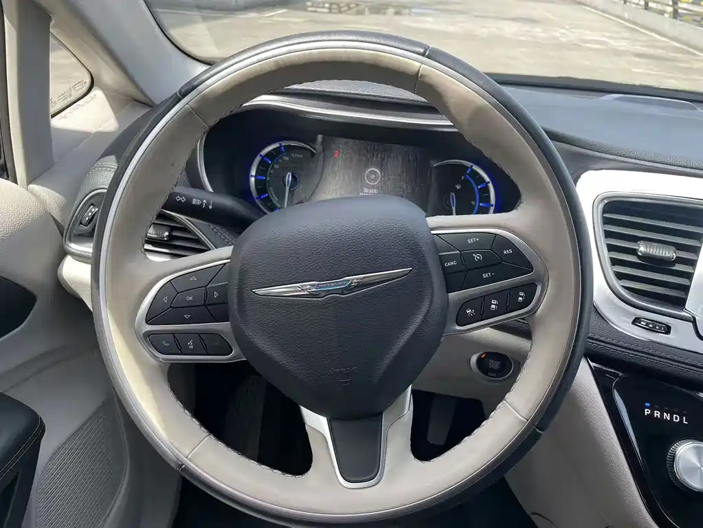 Chrysler Grand Voyager PHEV (Import) — миниатюра 15