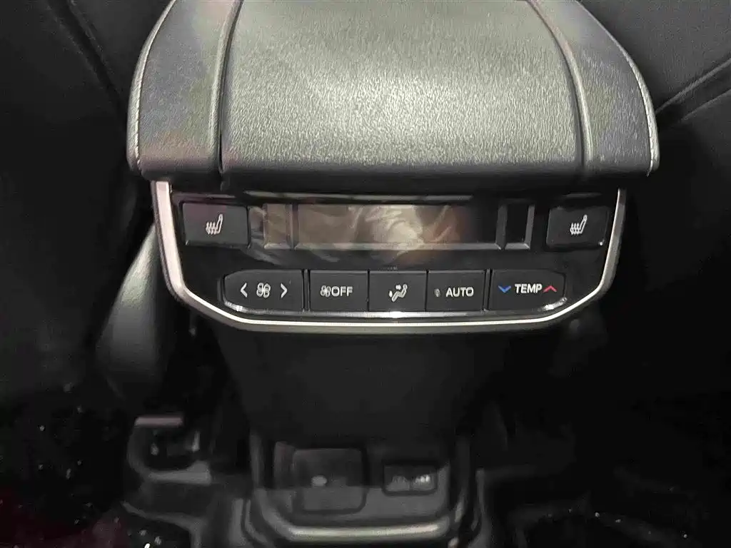 Toyota Crown Kluger — миниатюра 17