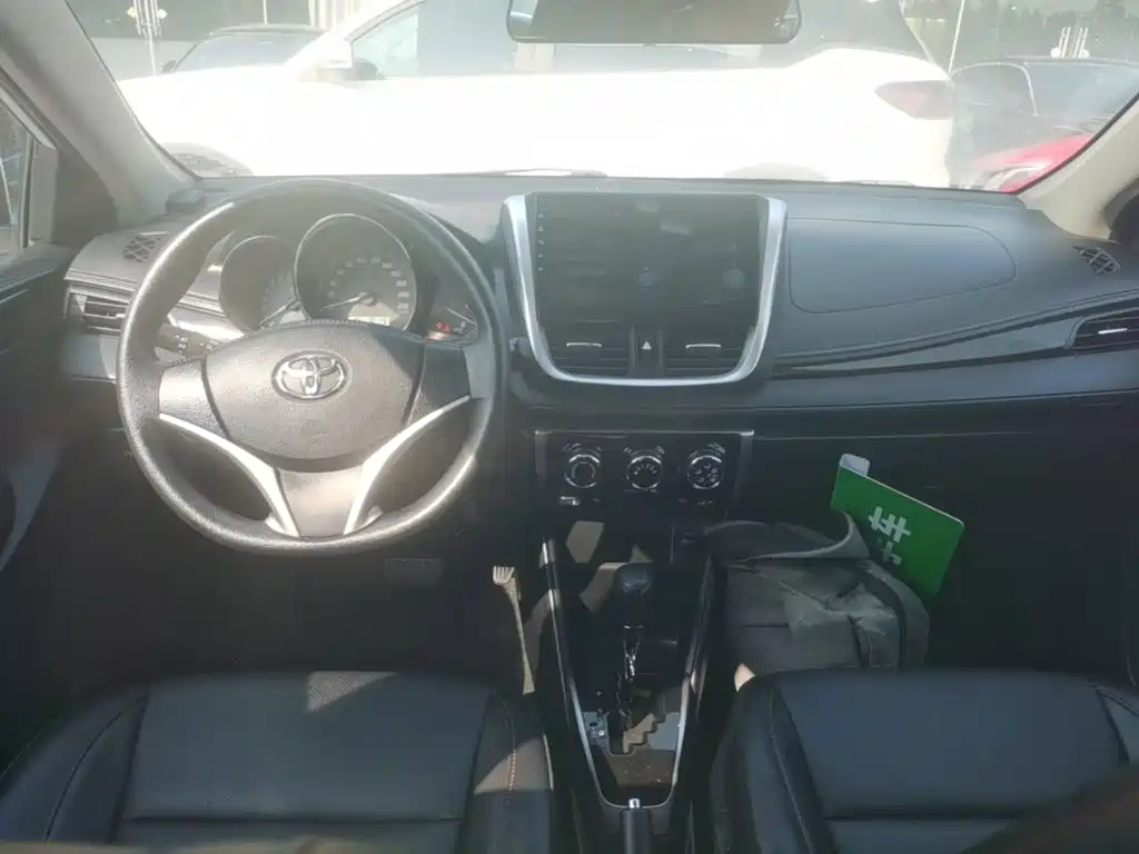 Toyota Yaris L — миниатюра 10