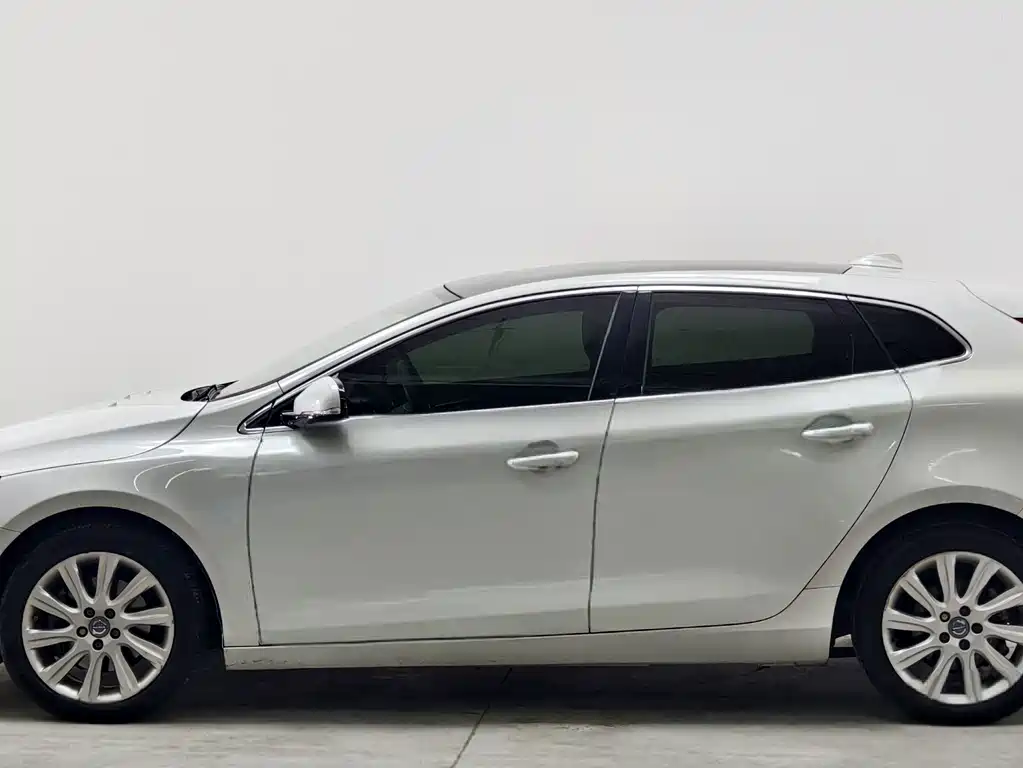 Volvo V40 — миниатюра 7