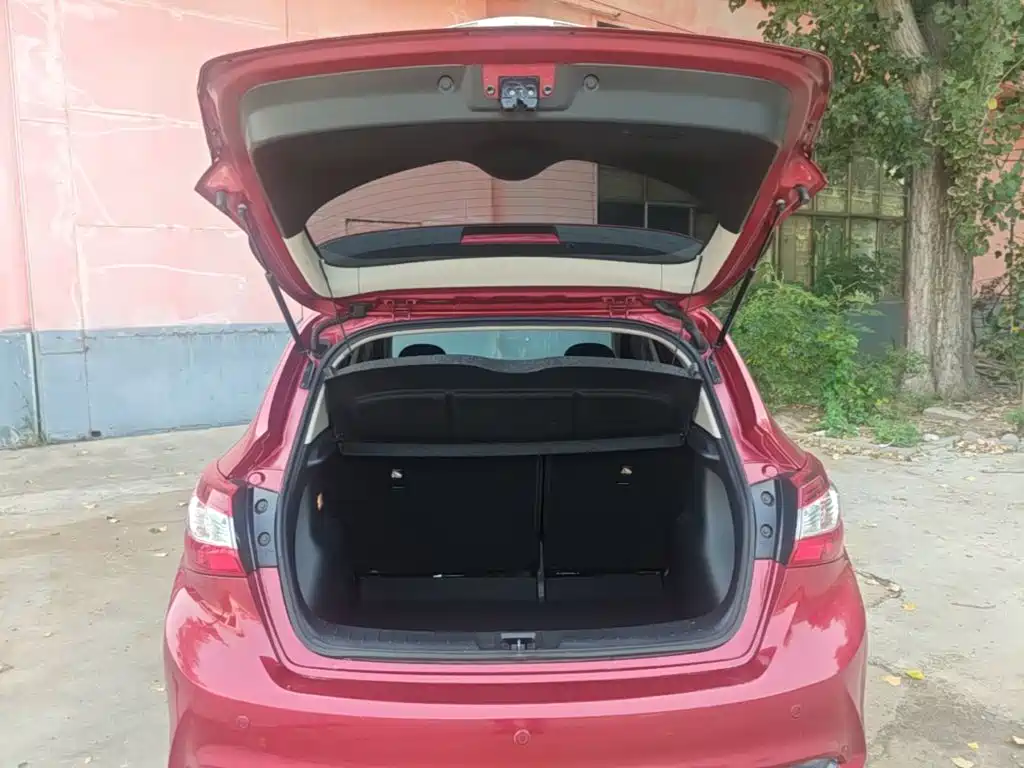 Nissan Tiida — миниатюра 19