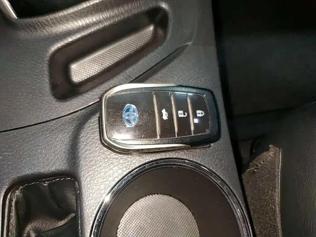 Toyota Corolla Hybrid — миниатюра 9