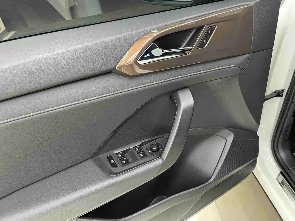 Volkswagen Tharu — миниатюра 10