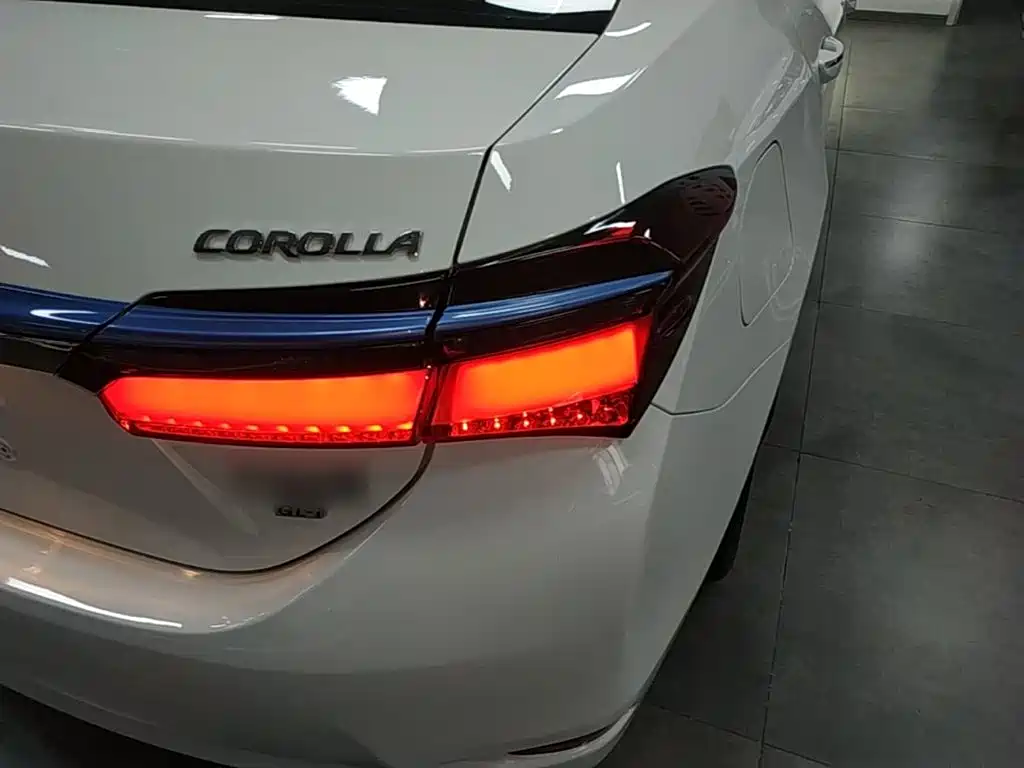 Toyota Corolla Hybrid — миниатюра 8