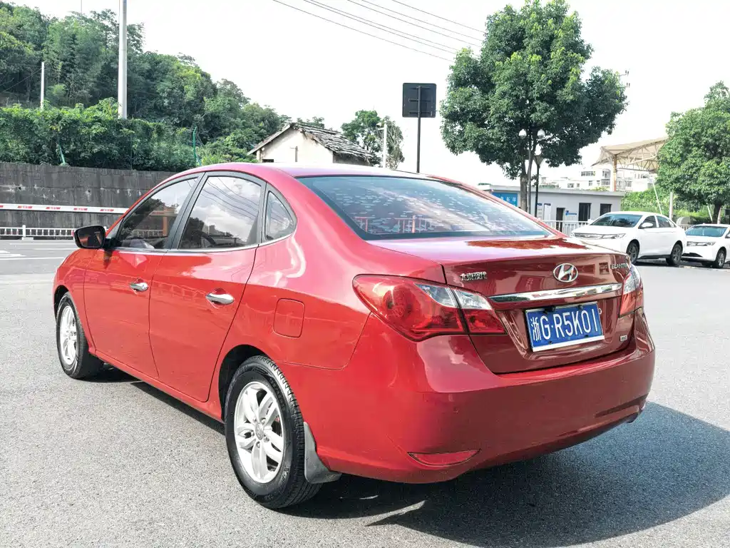 Hyundai Elantra — миниатюра 5