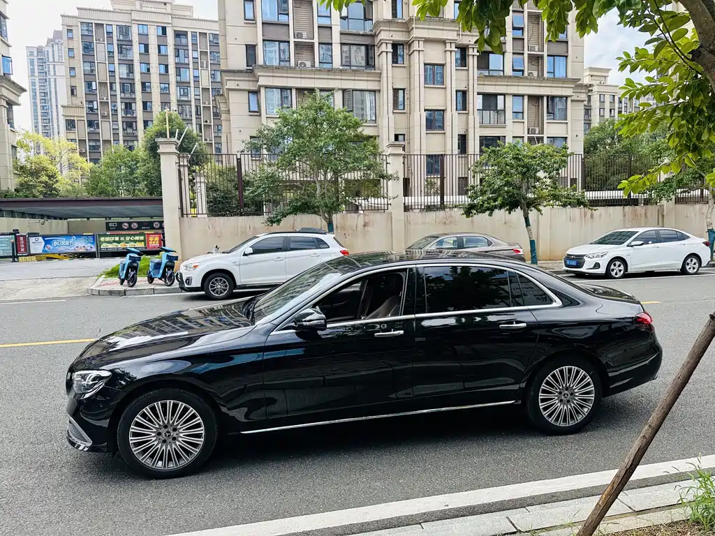 Mercedes-Benz E-Class — миниатюра 6