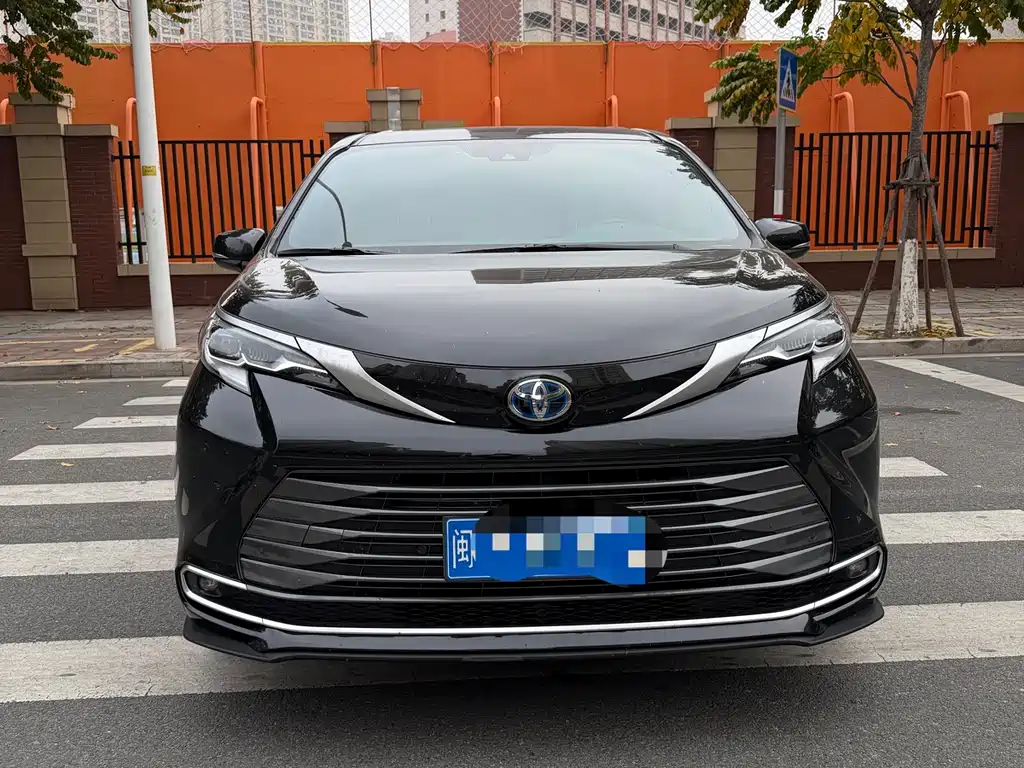 Toyota Sienna 2023 2.5L Luxury