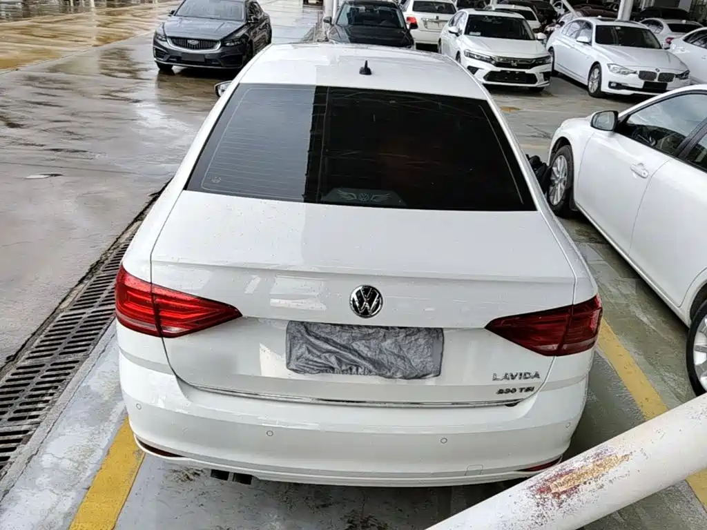 Volkswagen Lavida — миниатюра 6
