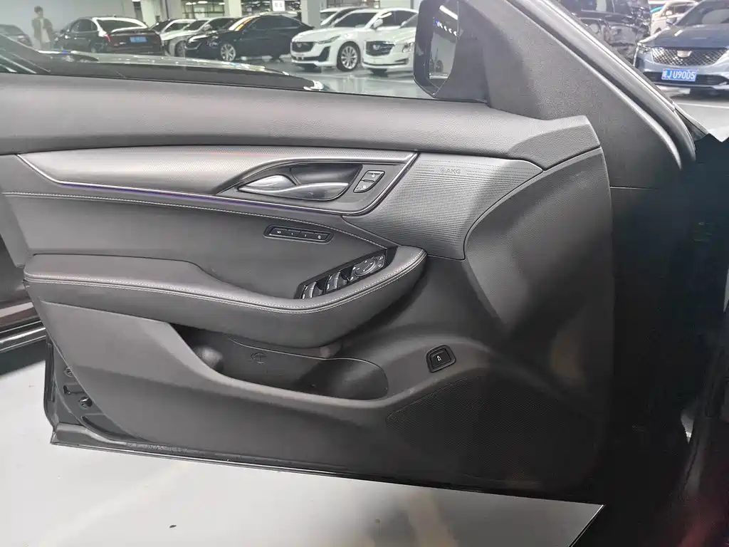 Cadillac CT5 — миниатюра 9