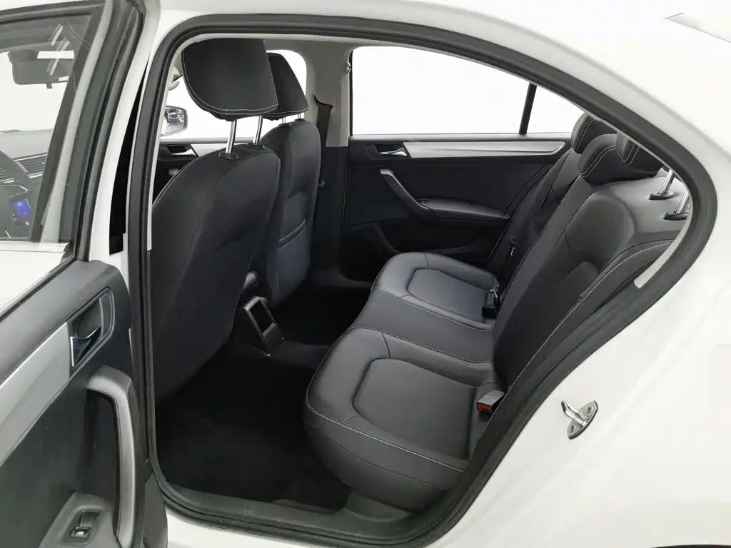 Skoda Rapid — миниатюра 15