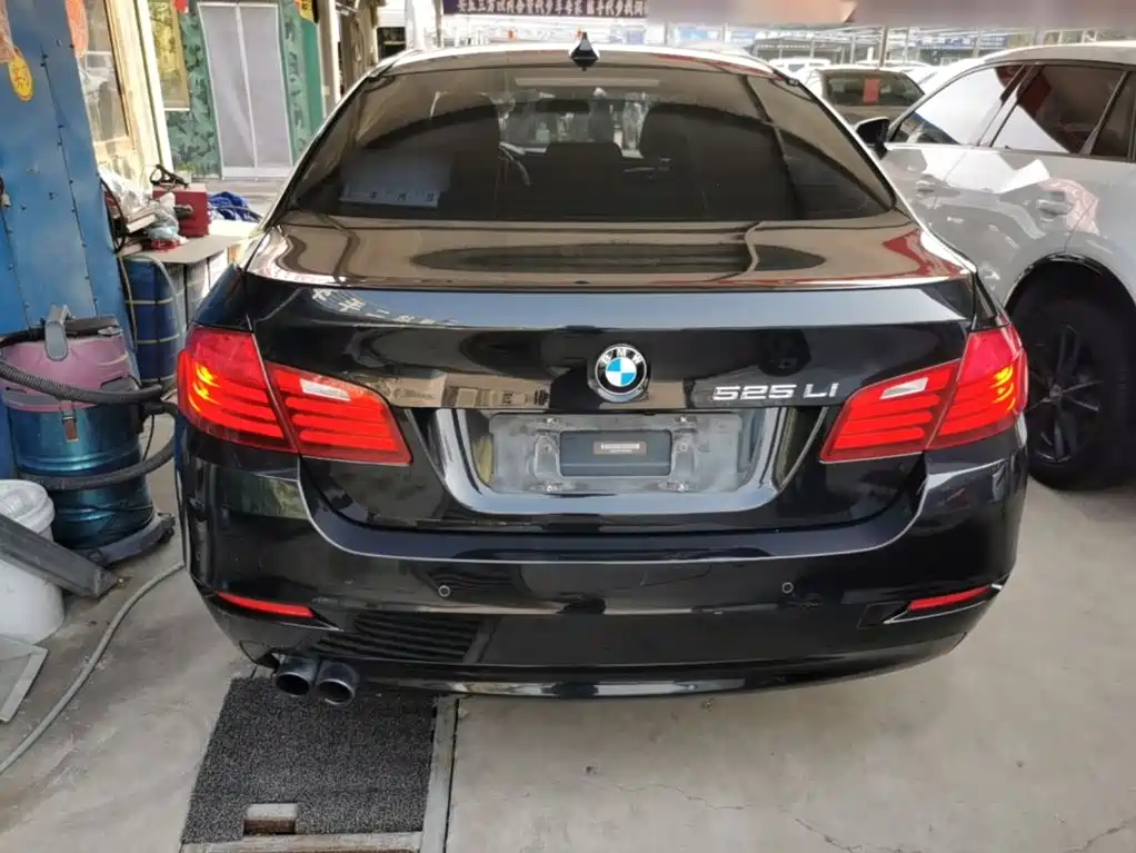 BMW 5 Series — миниатюра 6