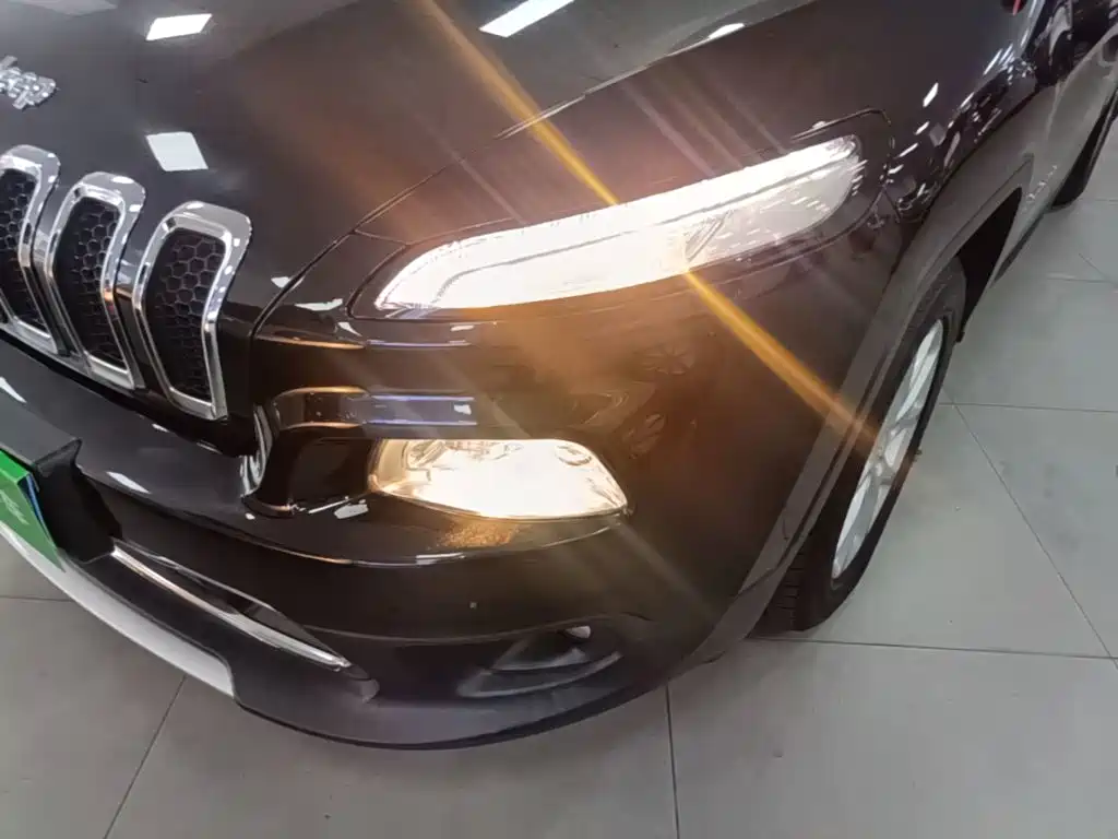 Jeep Cherokee — миниатюра 24