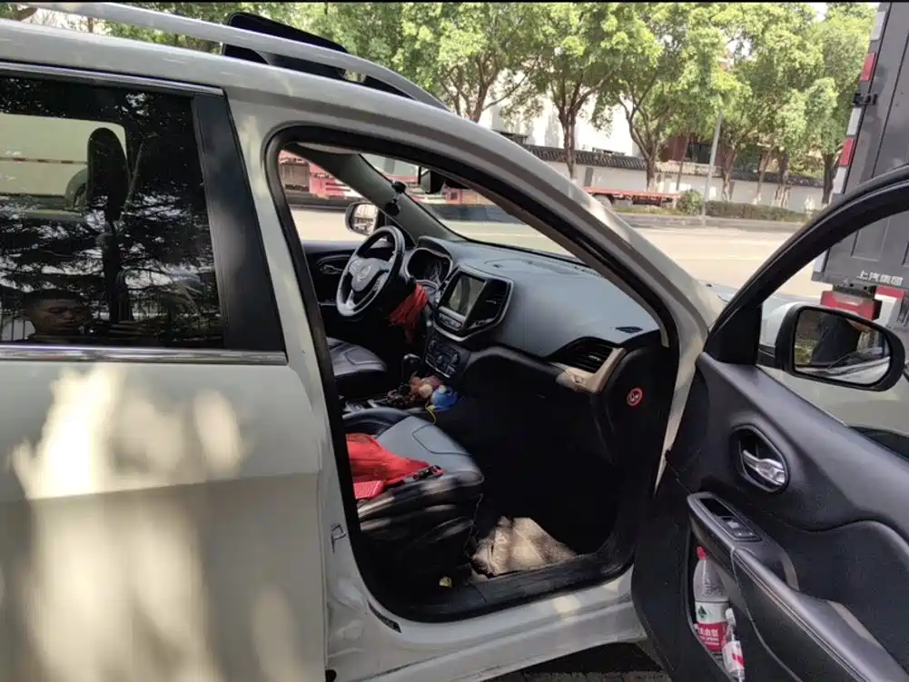 Jeep Cherokee (Import) — миниатюра 25