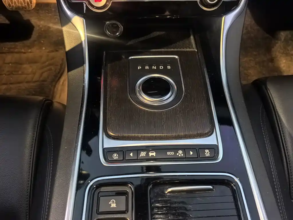Jaguar XFL — миниатюра 15