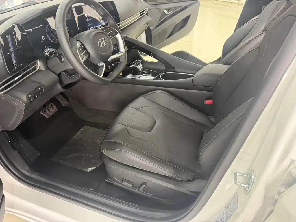 Hyundai Elantra — миниатюра 7