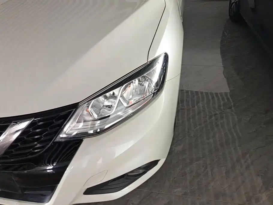 Nissan Tiida — миниатюра 5