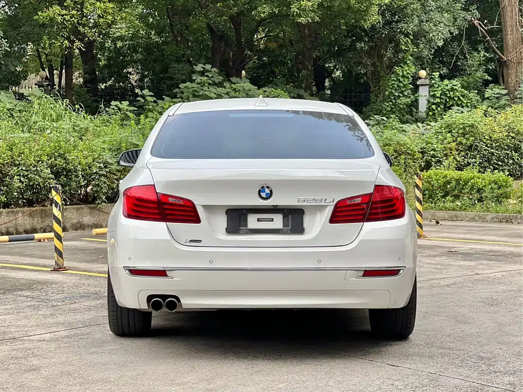 BMW 5 Series — миниатюра 16