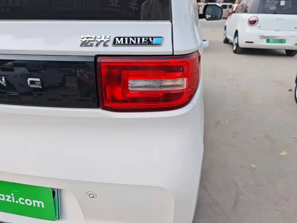 Wuling MINIEV — миниатюра 8