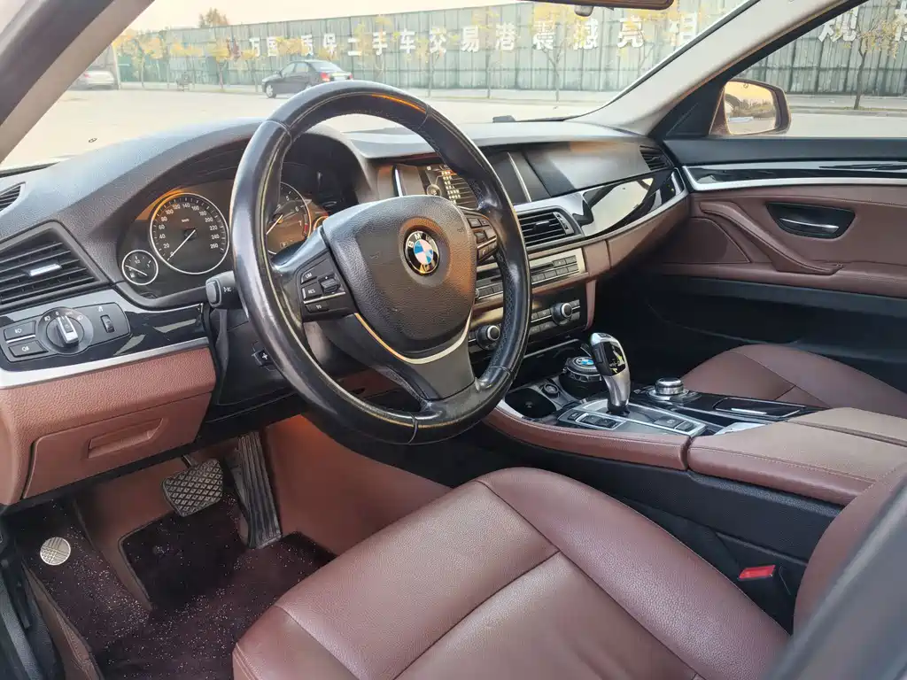 BMW 5 Series — миниатюра 5