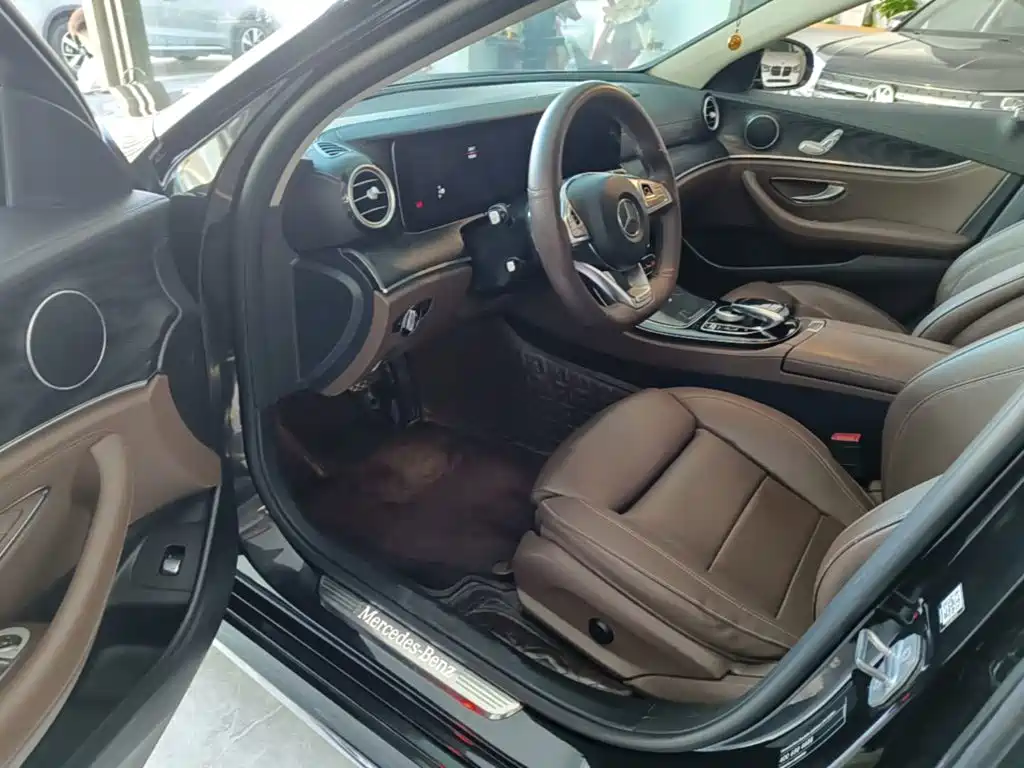 Mercedes-Benz E-Class — миниатюра 16