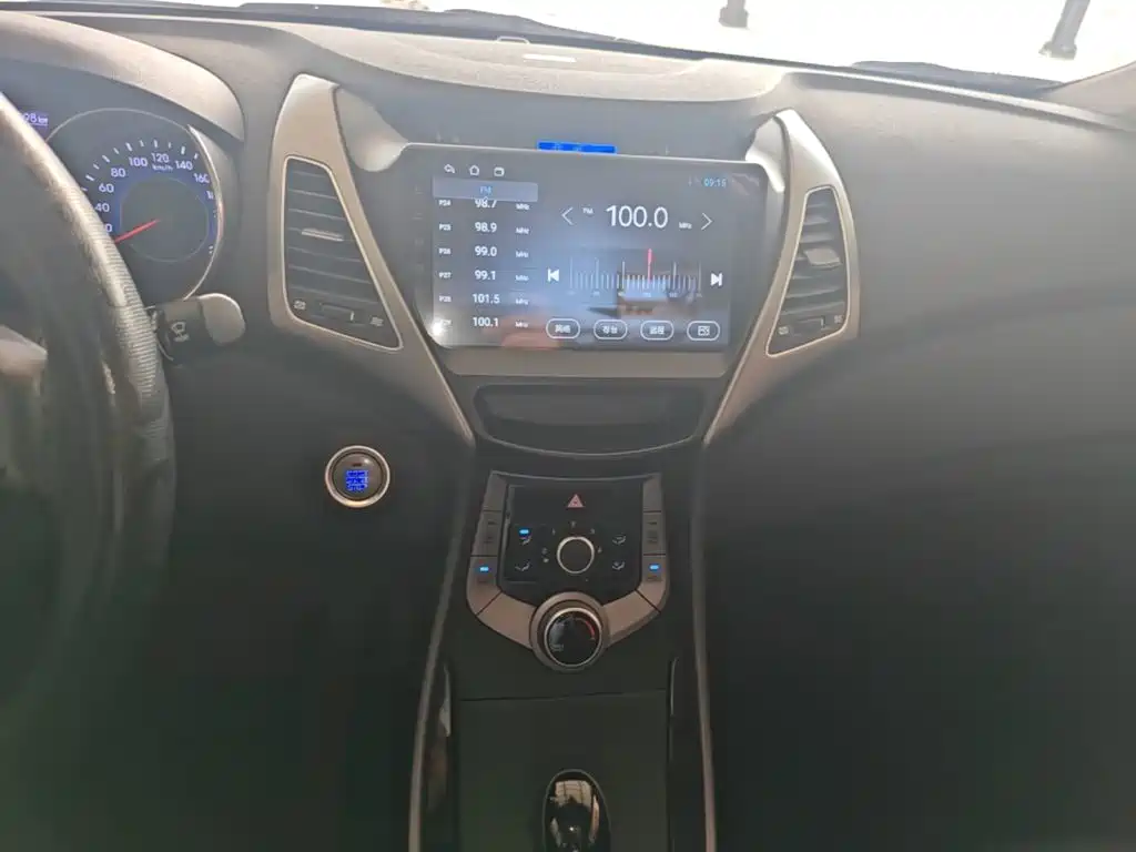 Hyundai Elantra Langdong — миниатюра 13