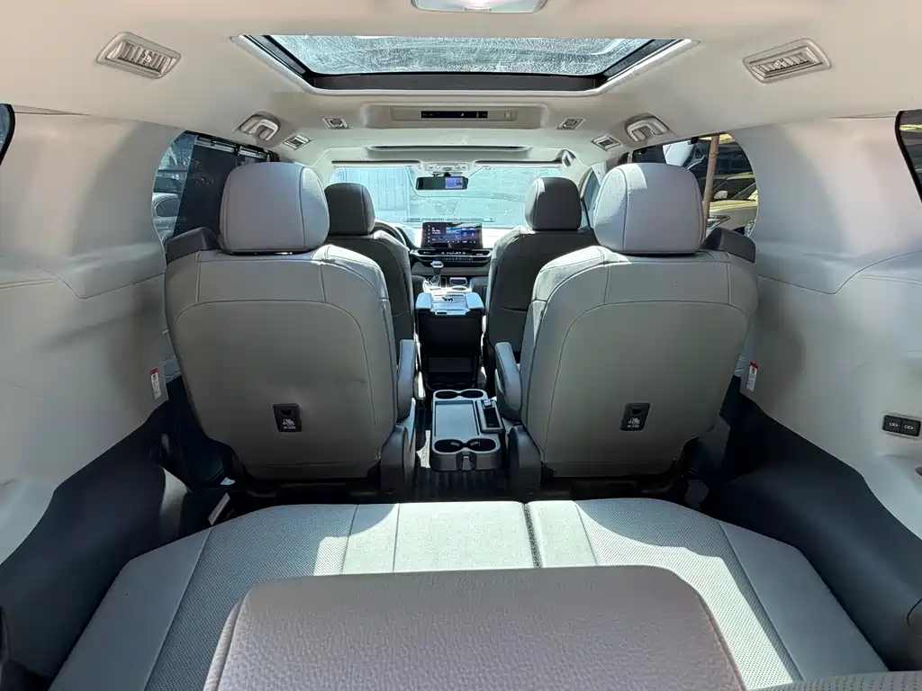 Toyota Granvia — миниатюра 18