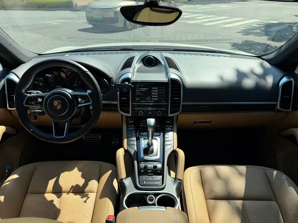 Porsche Cayenne — миниатюра 6