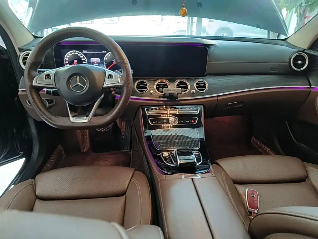 Mercedes-Benz E-Class — миниатюра 10
