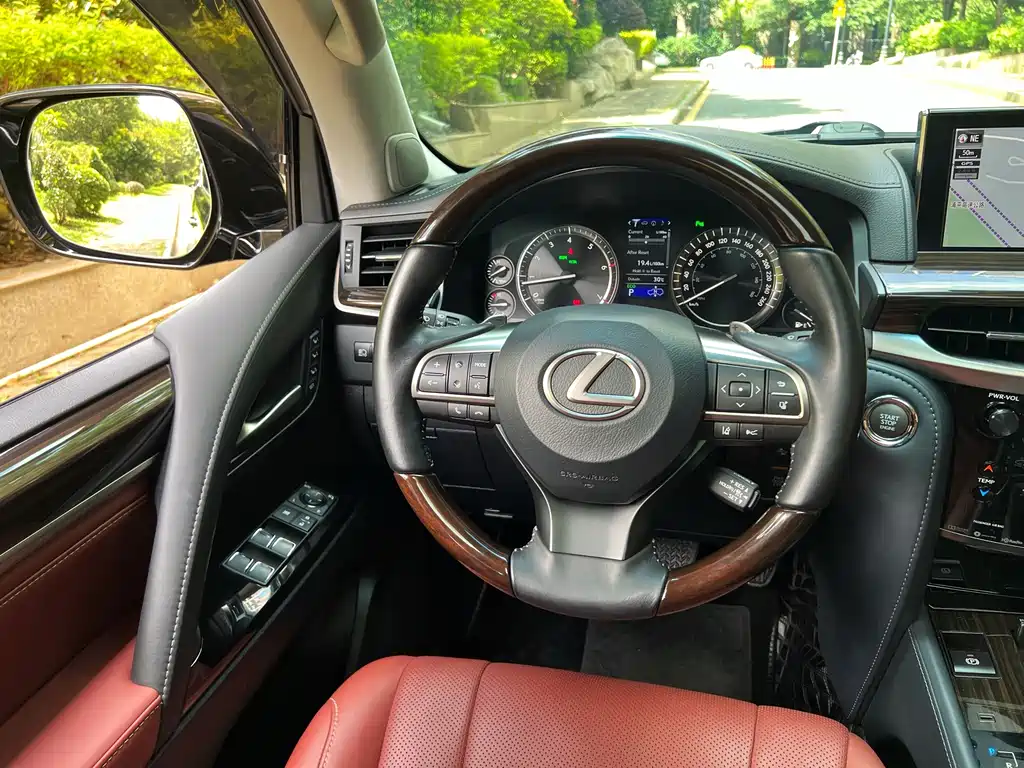 Lexus LX — миниатюра 6