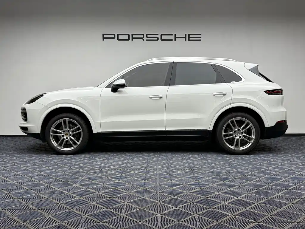 Porsche Cayenne — миниатюра 10