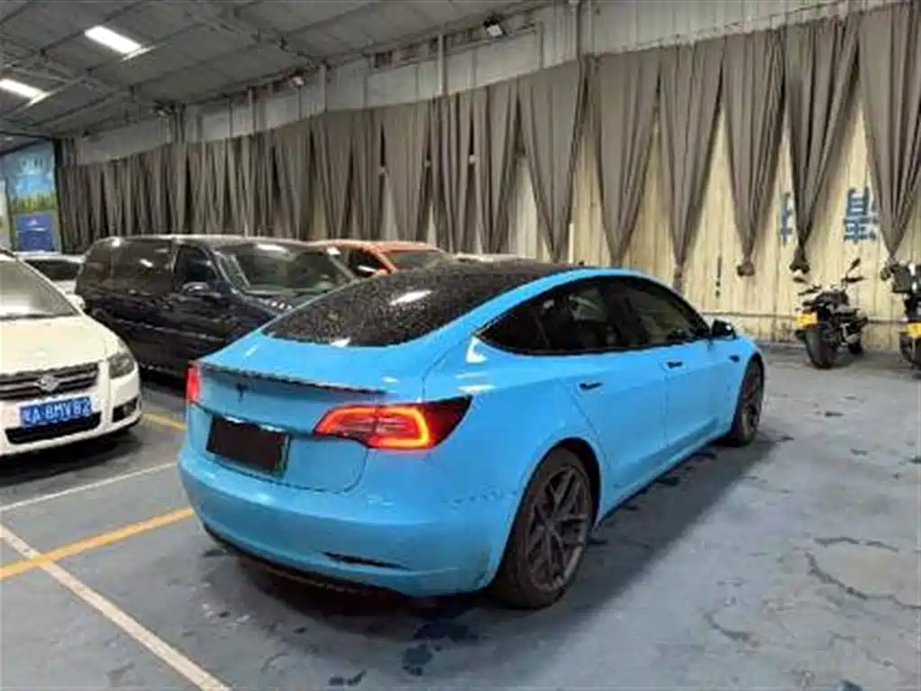 Tesla Model 3 — миниатюра 7