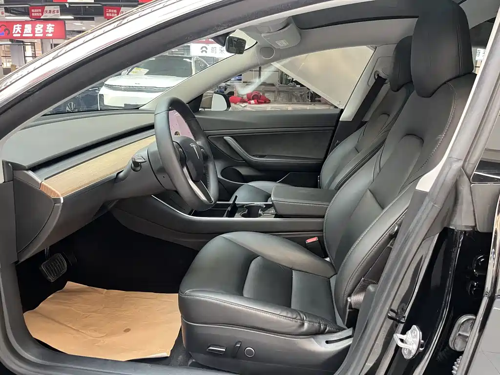 Tesla Model 3 — миниатюра 7