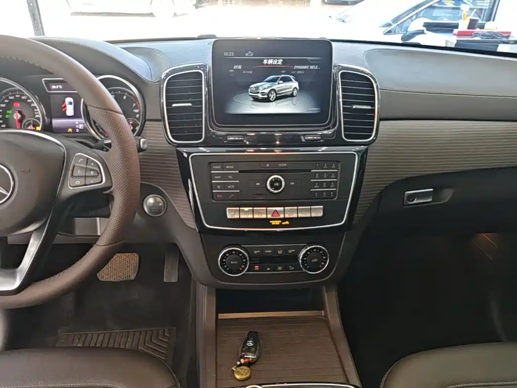 Mercedes-Benz GLE (Import) — миниатюра 13