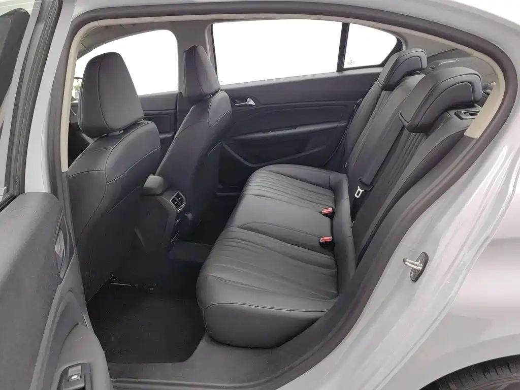 Peugeot 408 — миниатюра 15